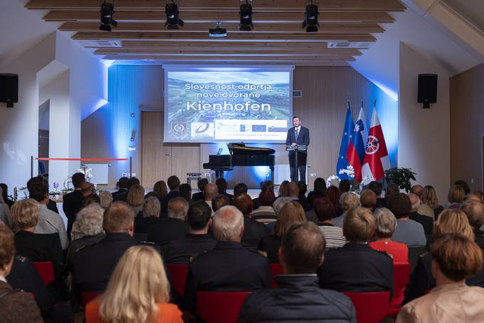 Predsednik Pahor na Muti ob odprtju nove večnamenske dvorane